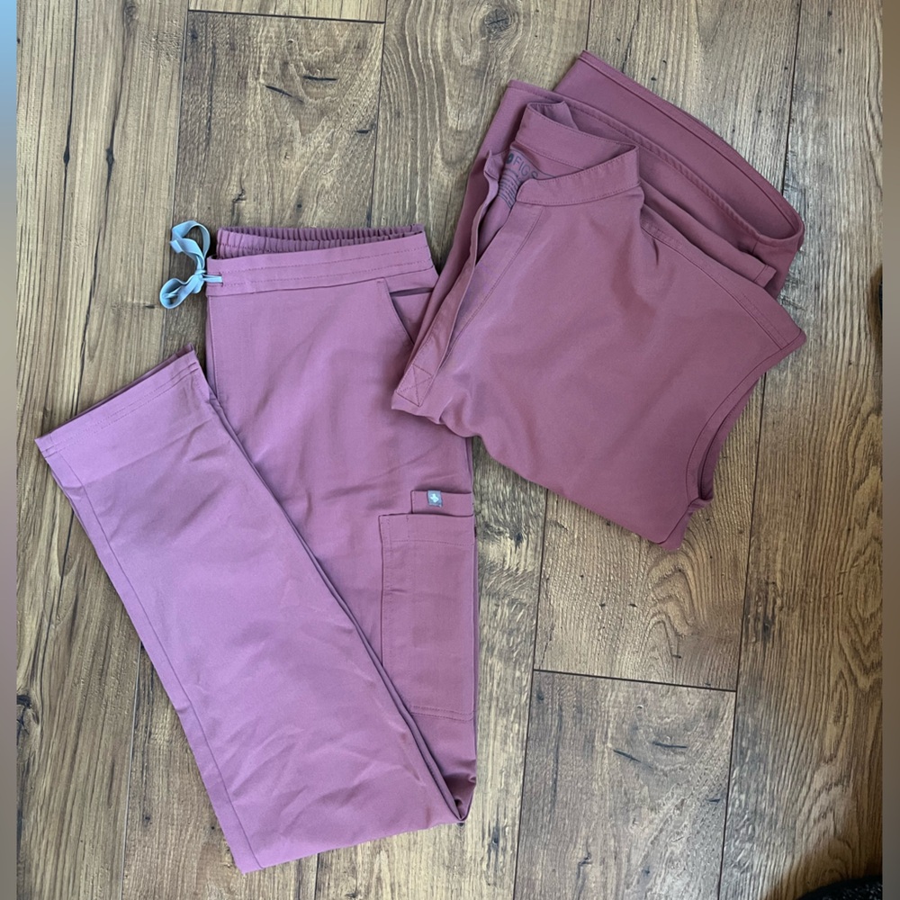 Mauve figs scrub set